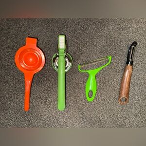 Bundle 4 items Kitchen Tool Set lemon lime peeler juicer